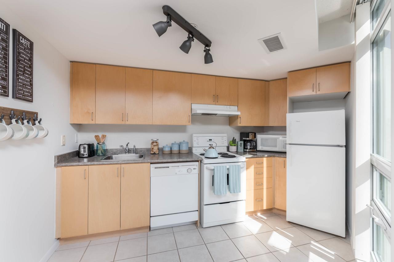 Cityscape Condo In Fort York Toronto Luaran gambar
