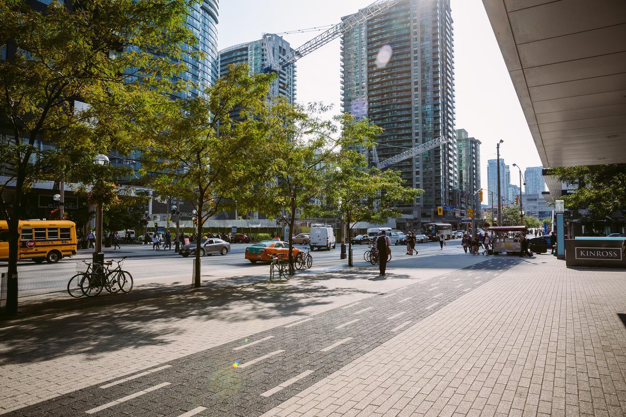 Cityscape Condo In Fort York Toronto Luaran gambar